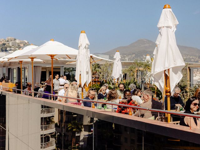 FARAGO ON THE ROOF 